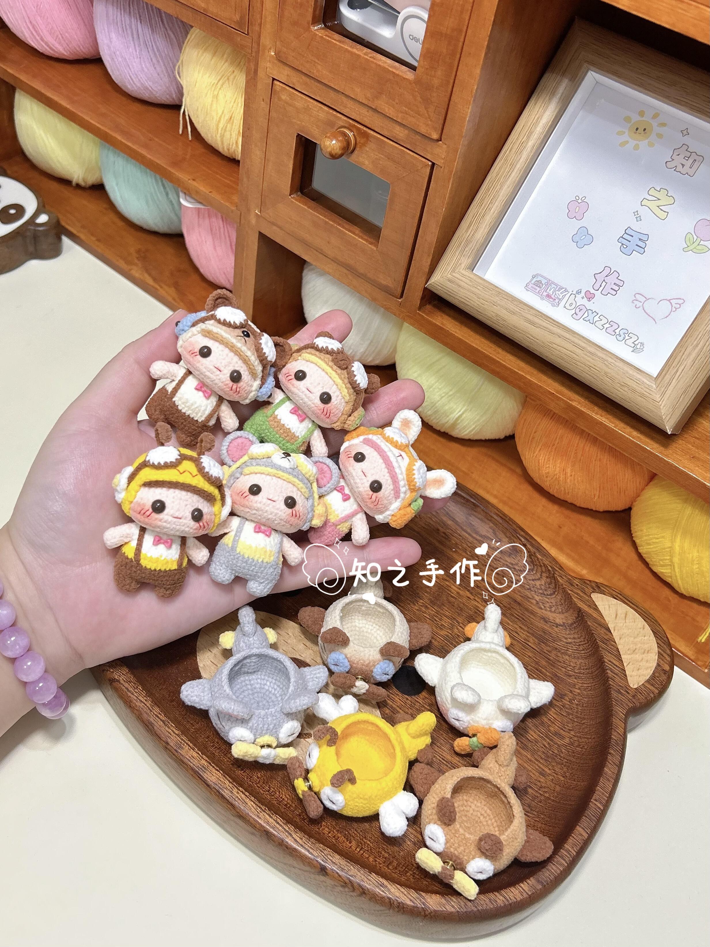 The crochet pattern for 5 Baby's Flight Diary is included in the PDF file by zhizhishouzuo