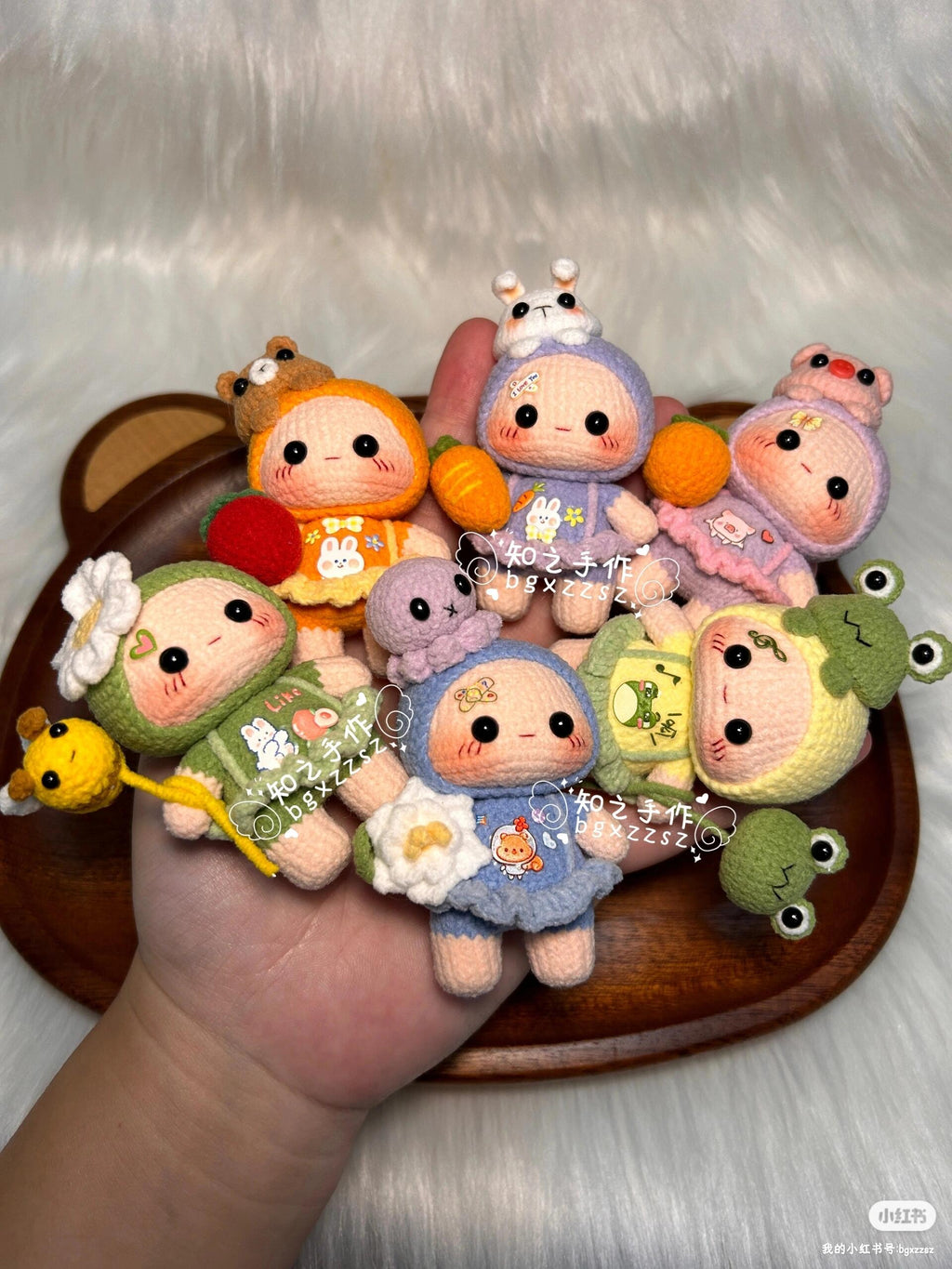 The crochet pattern for Cute Zai Zai 3  is included in the PDF file by zhizhishouzuo