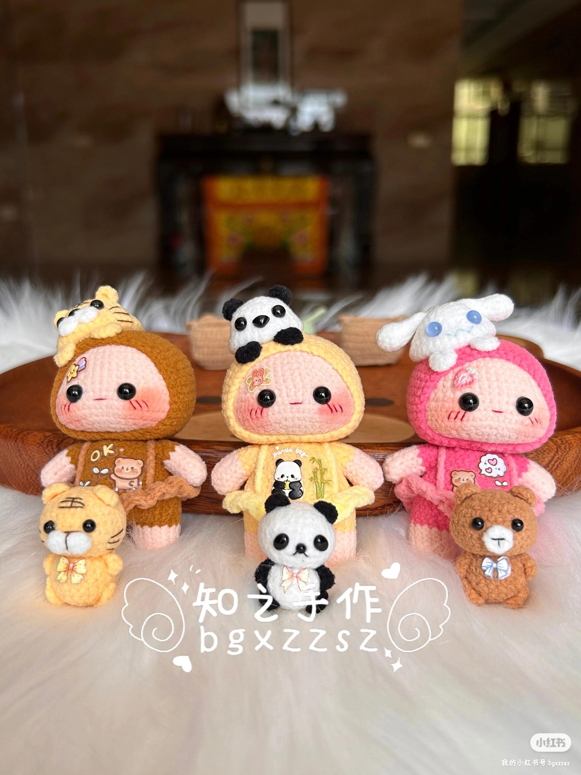 The crochet pattern for Cute Zai Zai 3  is included in the PDF file by zhizhishouzuo