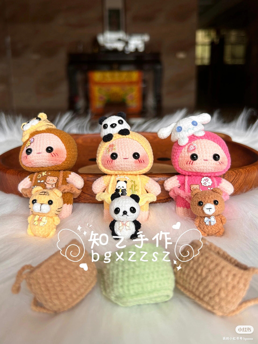 The crochet pattern for Cute Zai Zai 3  is included in the PDF file by zhizhishouzuo
