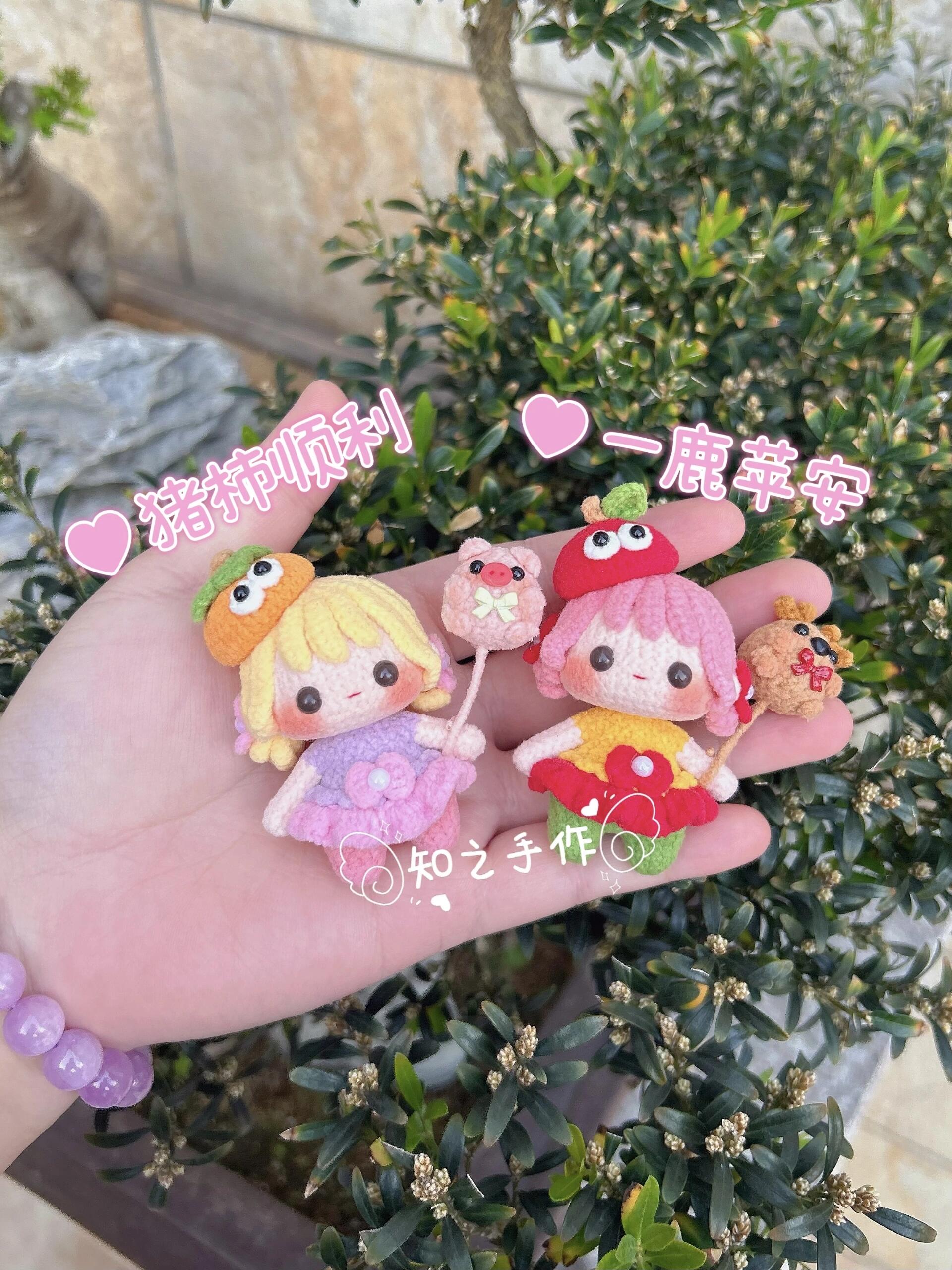 The crochet pattern for little silly melon  is included in the PDF file by zhizhishouzuo