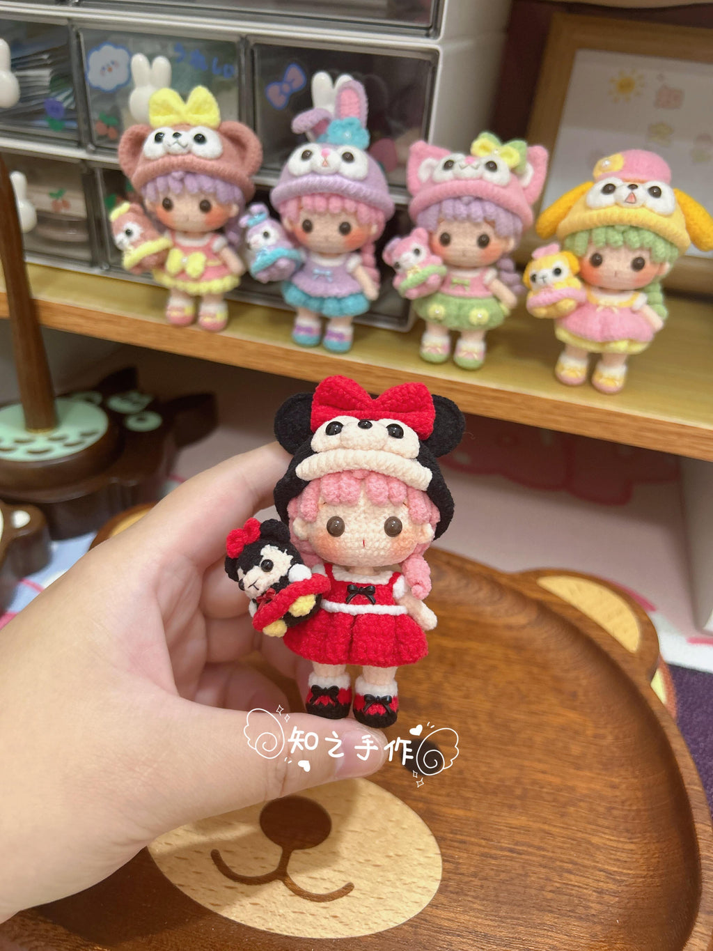 The crochet pattern for Disney Baby's Clothing Change  is included in the PDF file by zhizhishouzuo