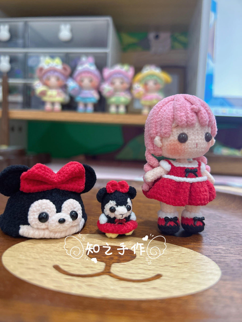 The crochet pattern for Disney Baby's Clothing Change  is included in the PDF file by zhizhishouzuo