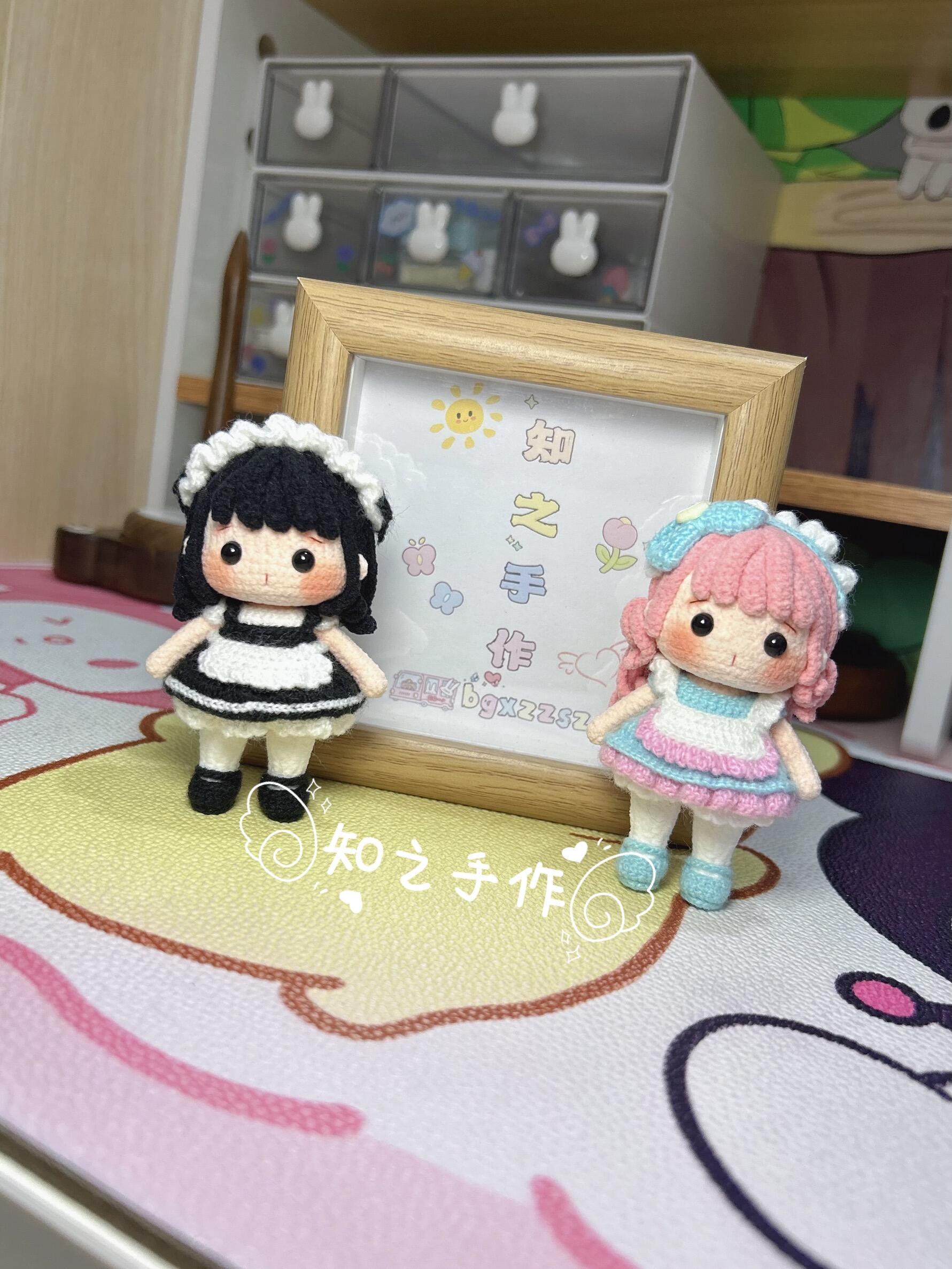 The crochet pattern for Cute Mini Maid  is included in the PDF file by zhizhishouzuo