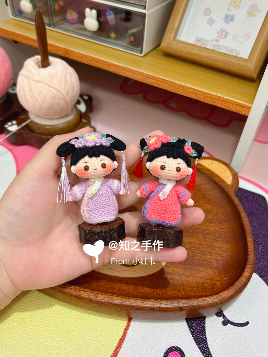 The crochet pattern for Princess of the Qing Dynasty  is included in the PDF file by zhizhishouzuo