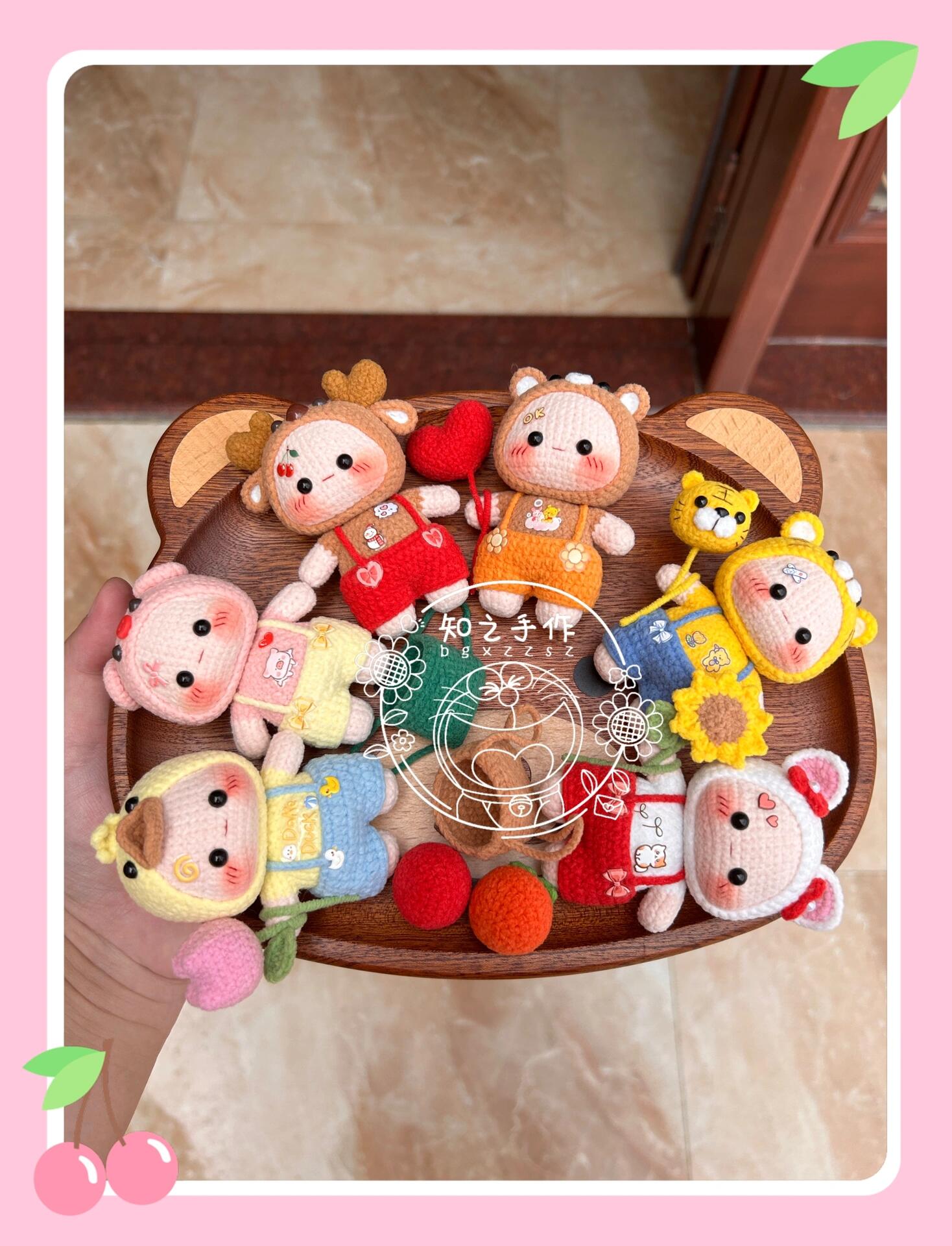 The crochet pattern for Cute Zai Zai 2  is included in the PDF file by zhizhishouzuo