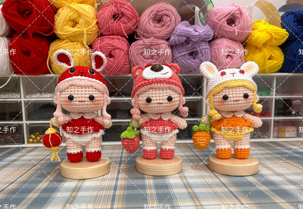 The crochet pattern for Moe Q Baby  is included in the PDF file by zhizhishouzuo
