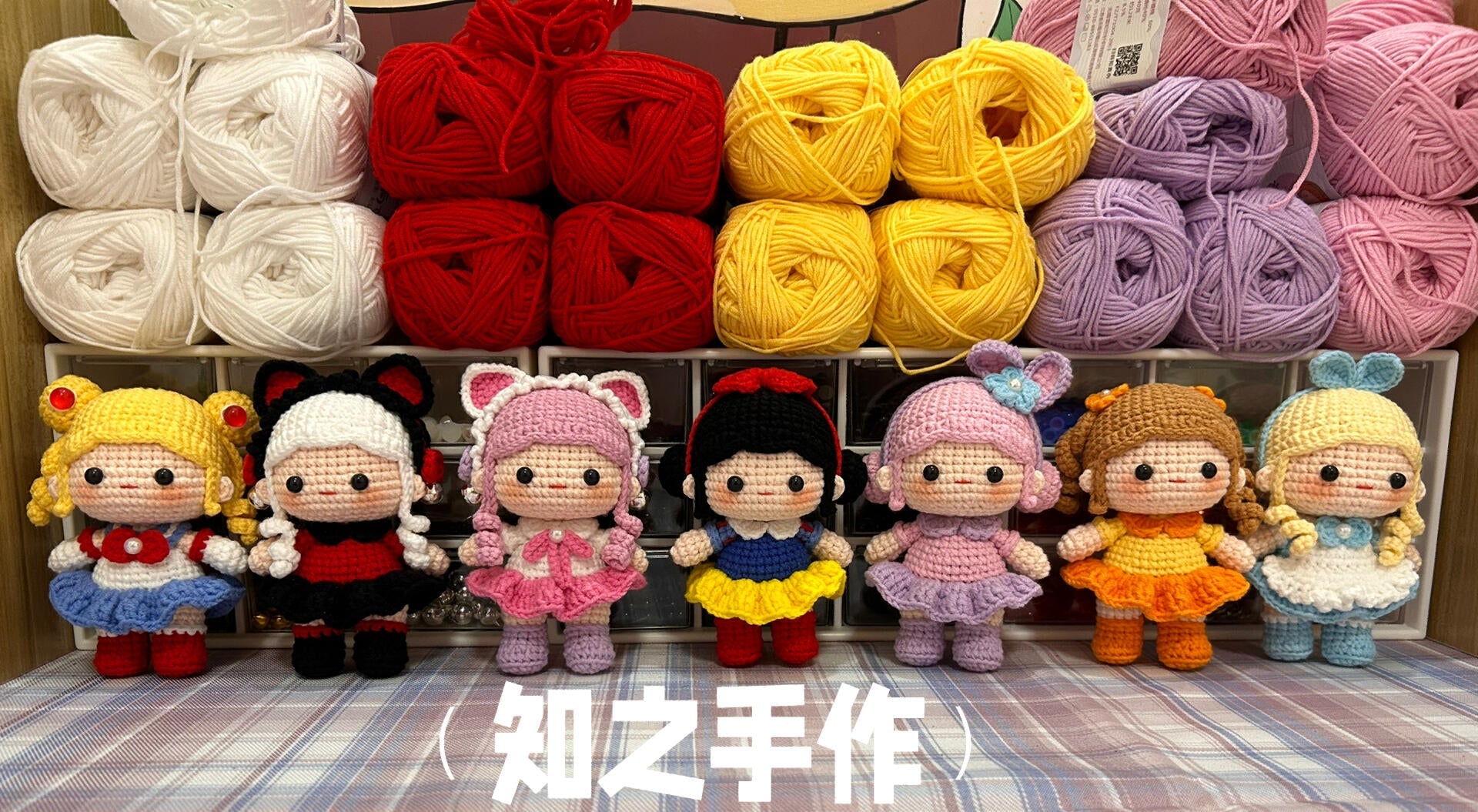 The crochet pattern for Moe Q Little Princess  is included in the PDF file by zhizhishouzuo