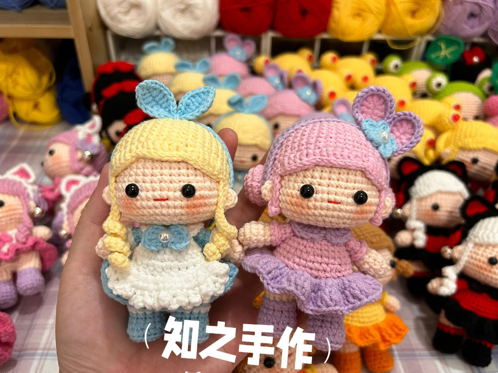 The crochet pattern for Moe Q Little Princess  is included in the PDF file by zhizhishouzuo