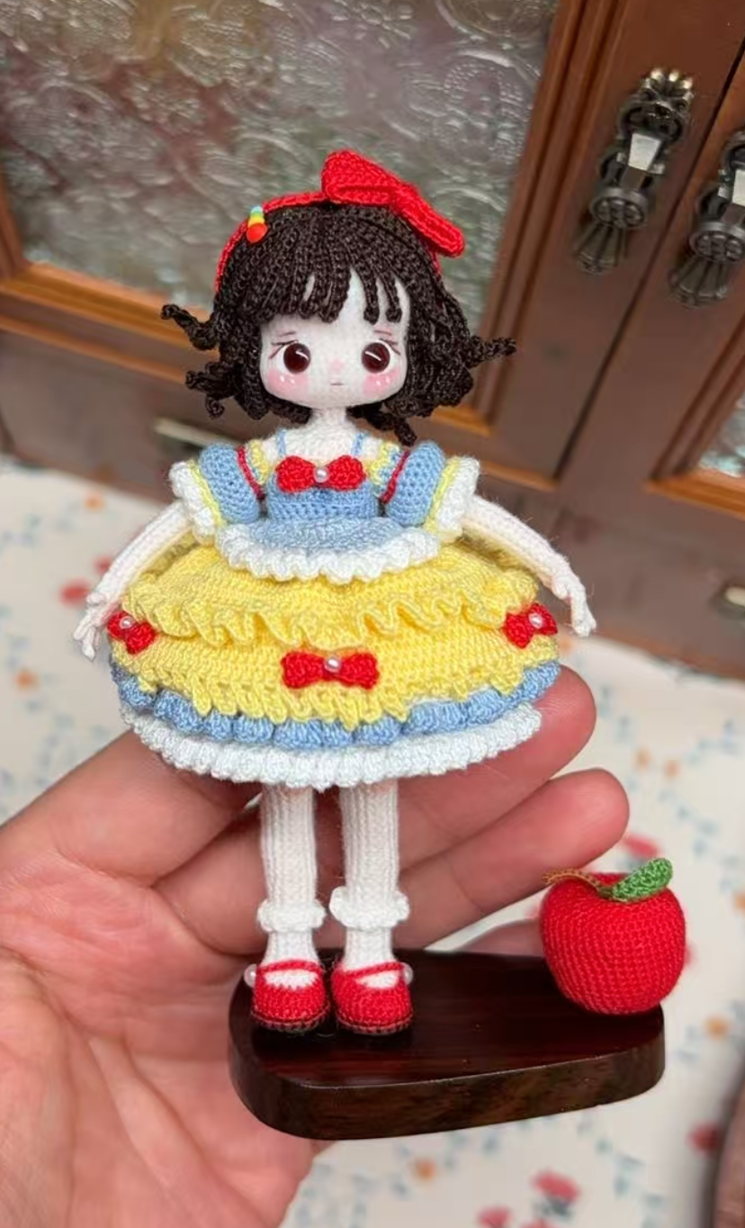 pre-order handmade  crochet girl doll by linlinlinlinjie