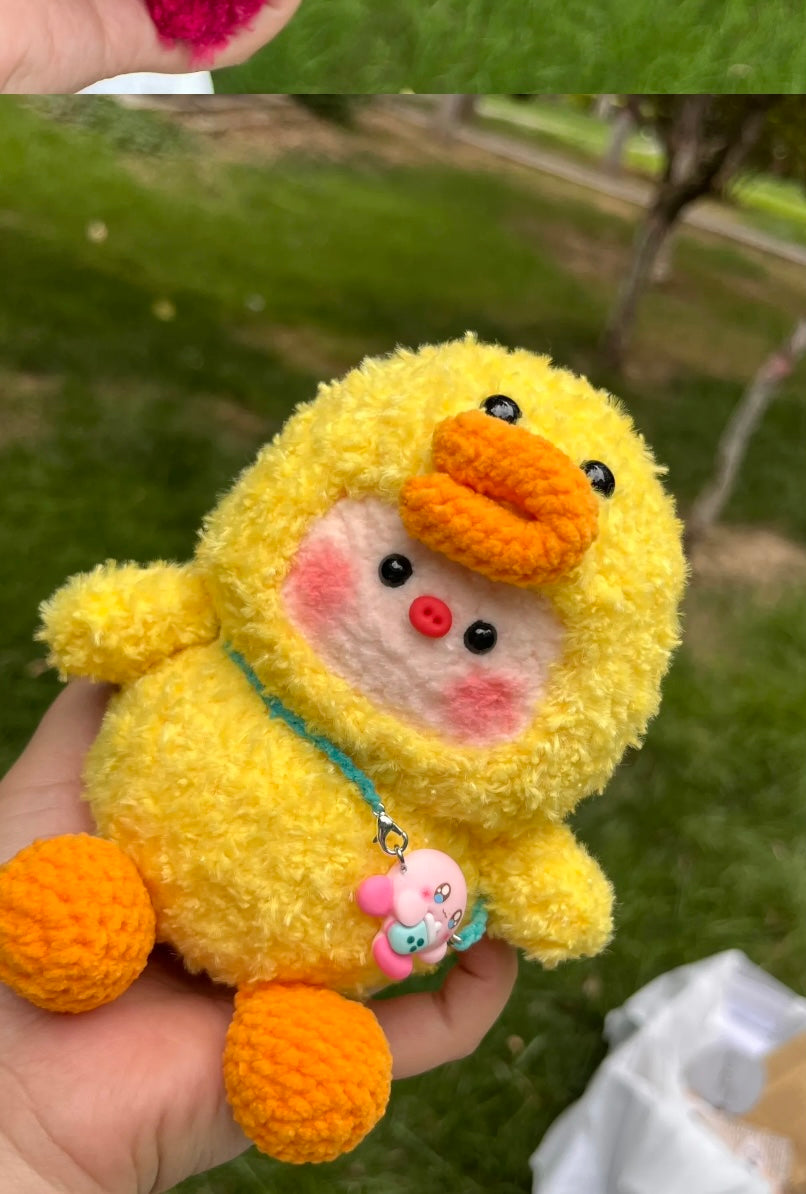 The crochet pattern for zhuyiwo2 is included in the PDF file by baozangpipi