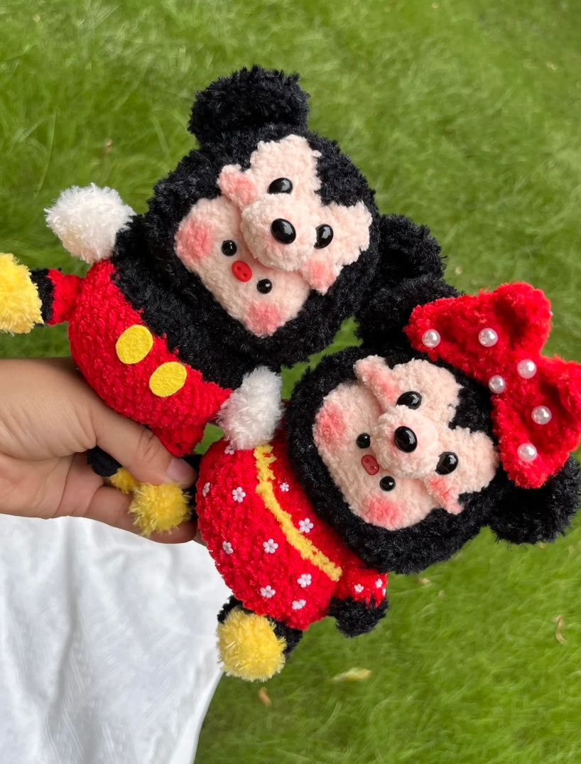 The crochet pattern for zhuyiwo2 is included in the PDF file by baozangpipi