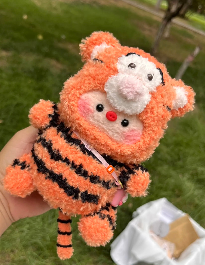 The crochet pattern for zhuyiwo2 is included in the PDF file by baozangpipi