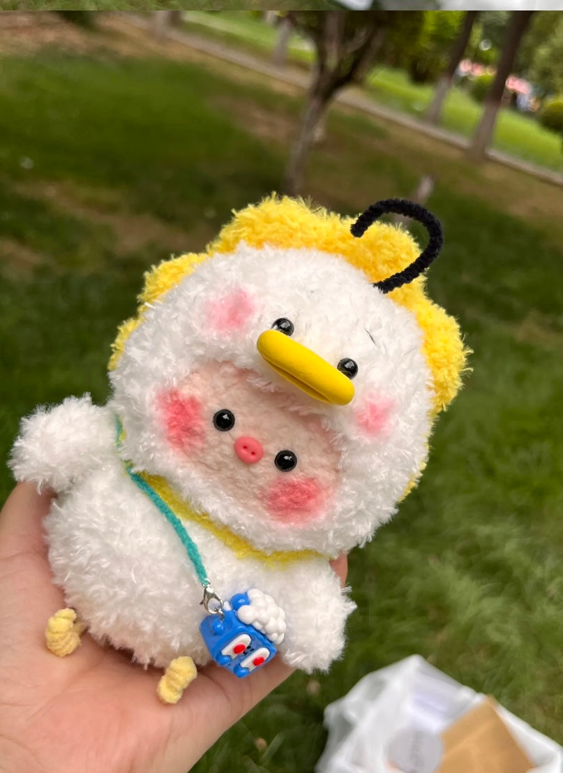 The crochet pattern for zhuyiwo2 is included in the PDF file by baozangpipi