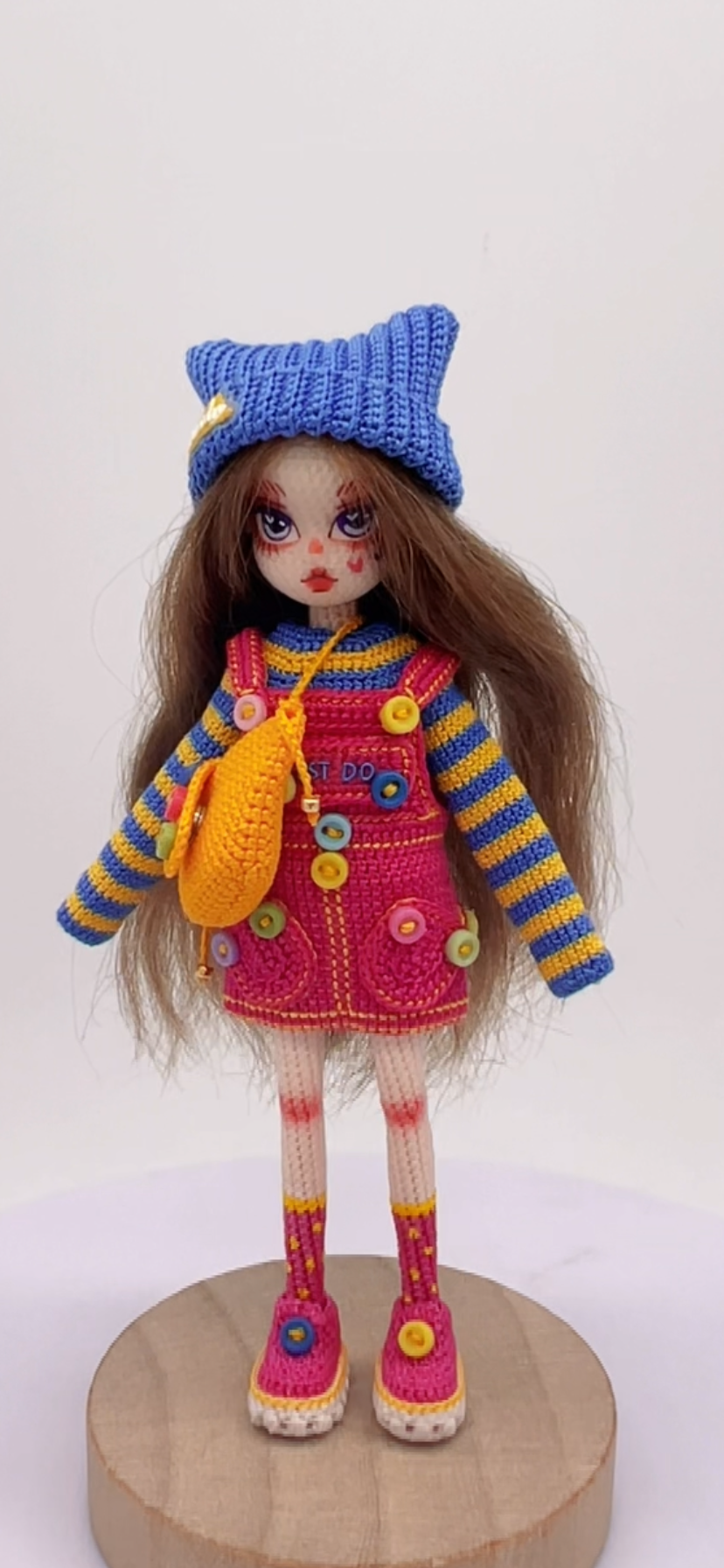 Only one micro-crochet qing20 doll in stock, this crocheted artwork is designed by the artist ziqing