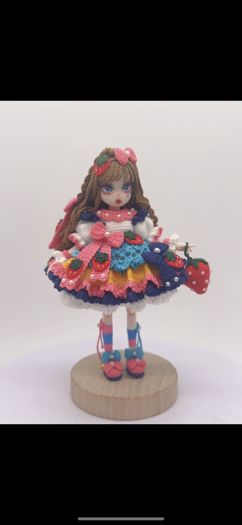 Only one micro-crochet qing21 doll in stock, this crocheted artwork is designed by the artist ziqing