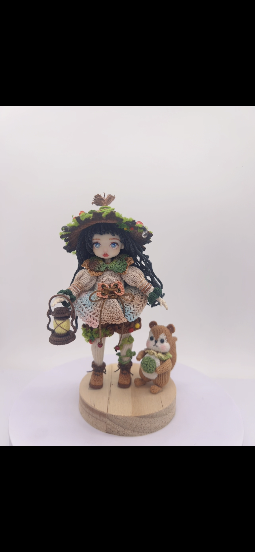 Only one micro-crochet xiangtata doll in stock, this crocheted artwork is designed by the artist duowanerdeM