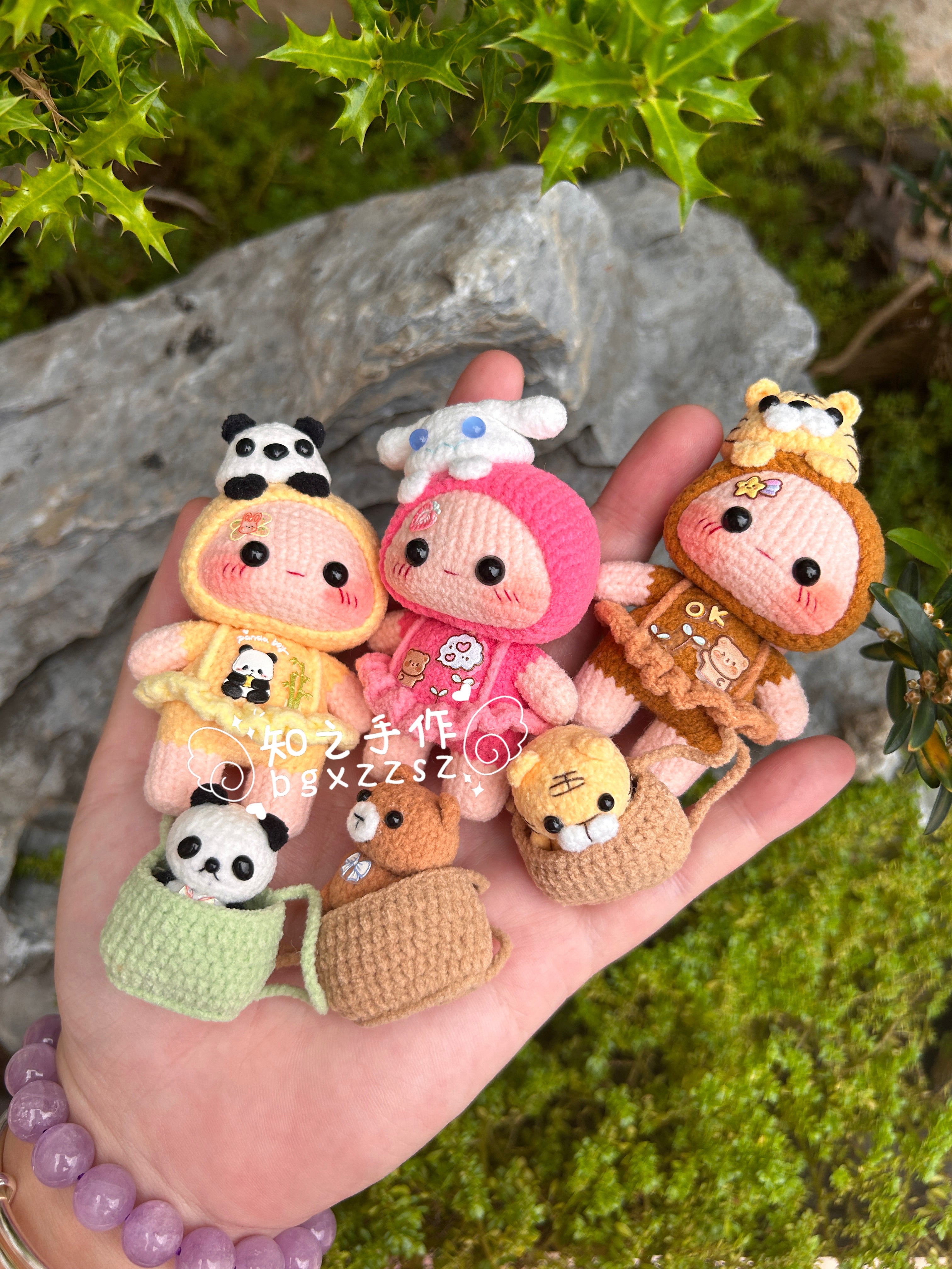 After purchasing the link for the three crochet patterns of Zai Zai 1, Zai Zai 2 and Zai Zai 3, you will get these three patterns for free