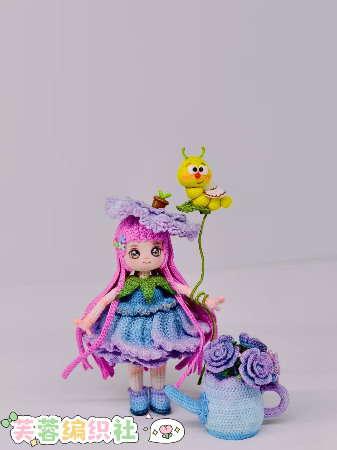 Only one micro-crochet huazhijin doll in stock, this crocheted artwork by hongjuanjuan and furongbianzhishe