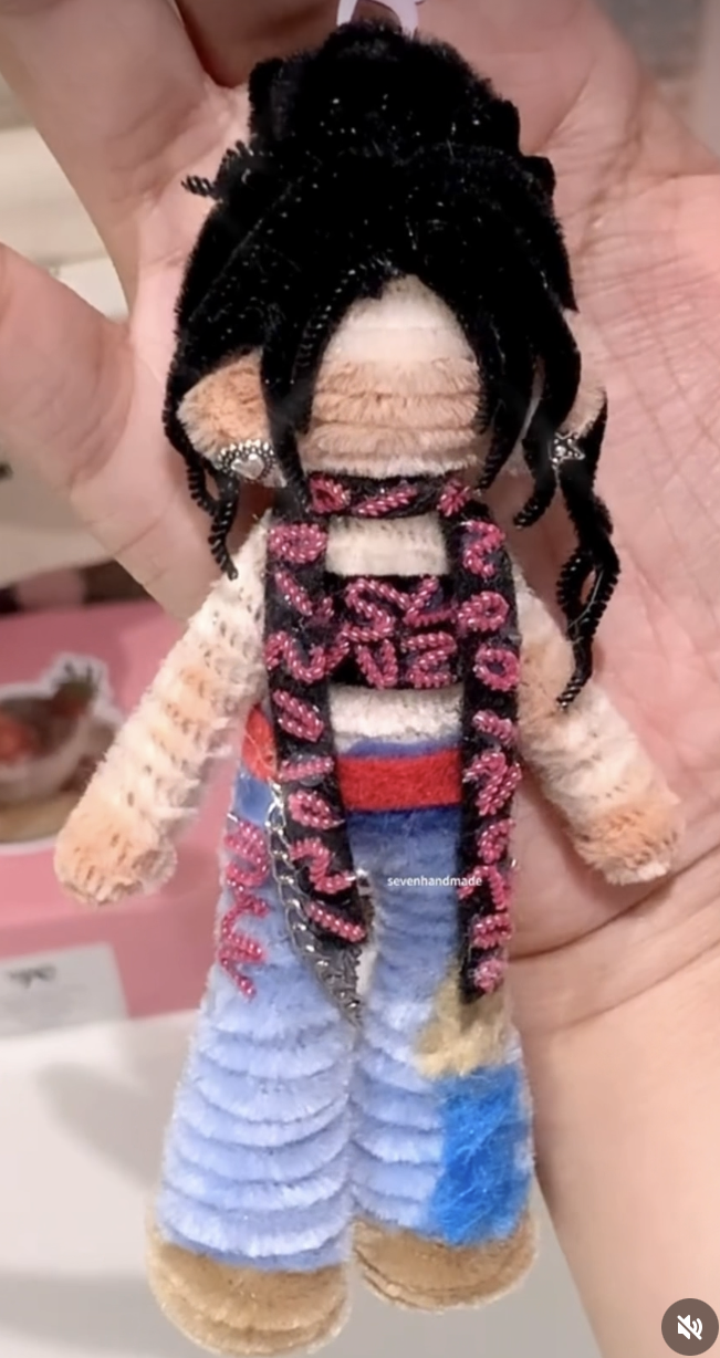 Yeh shu hua,Pipe cleaner handmade dolls,ye shu hua,Approximately 20 days from pre-order to handcrafted completion.