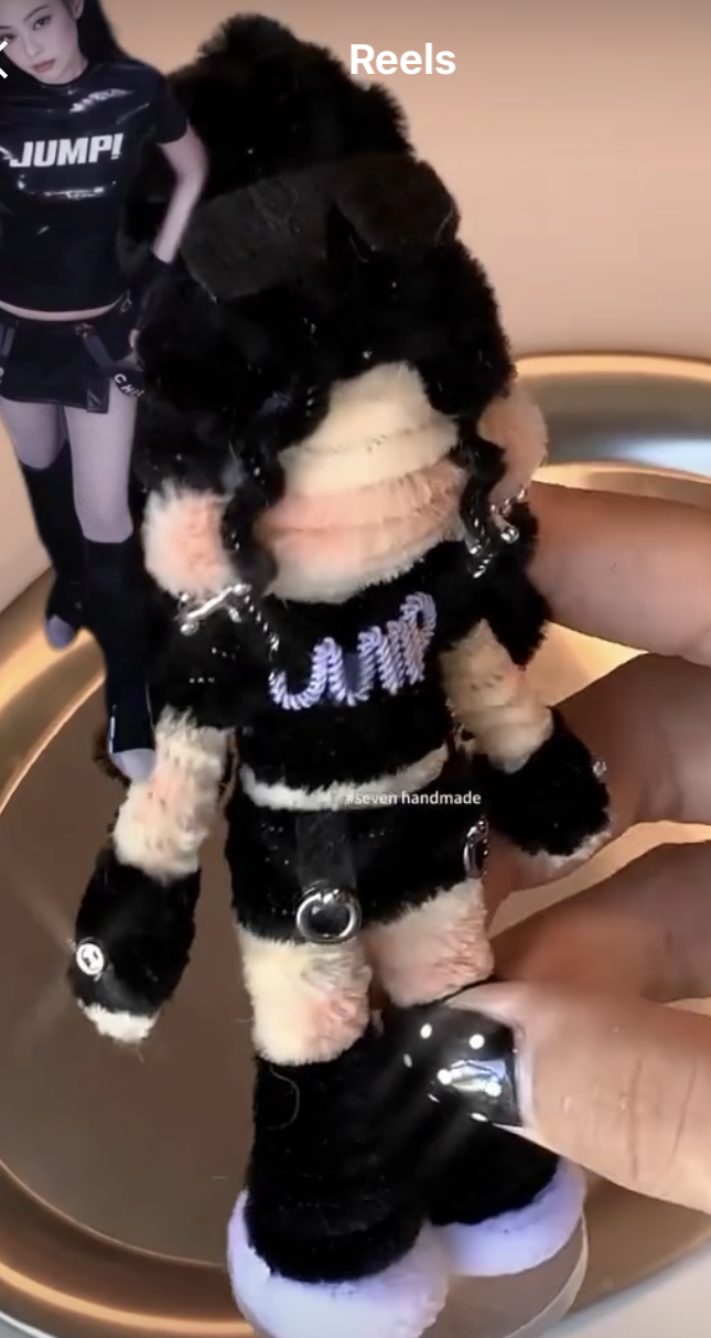 Jisoo,Jennie,Rose,Lisa , Pipe cleaner handmade dolls for BLACKPINK ,Approximately 20 days from pre-order to handcrafted completion.
